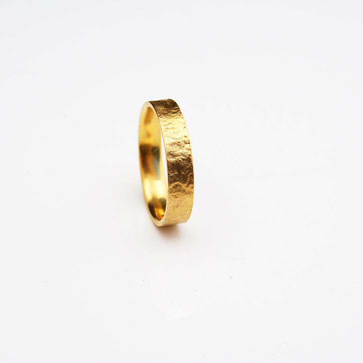 Textured 18k yellow gold band